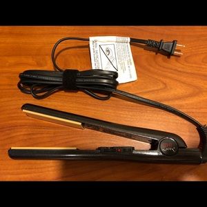 Never used Chi Air Flat Iron Straightener ceramic
